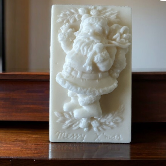 4 - Hand Crafted Soap - Goats Milk & Vanilla - Paws & Bones 🐾 - Picture 4 of 4